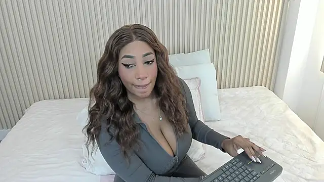 Snapshot of charlottebrowns_ chatting on April 16, 2026, 12:17 pm charlottebrowns online show from April 16, 2026, 12:17 pm