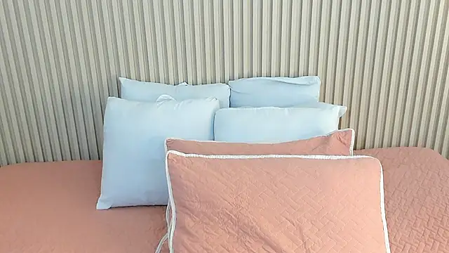 charlottebrowns  online show from November 11, 2025, 12:11 pm