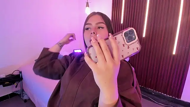 ArianaBaker online show from May 15, 2026, 2:04 pm