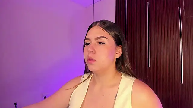 ArianaBaker online show from May 18, 2026, 1:27 pm