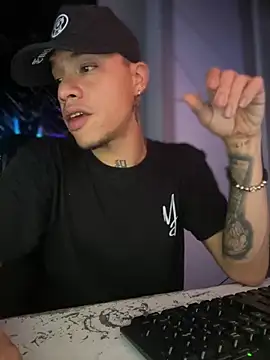 Snapshot of Osiiriis chatting on February 19, 2025, 6:44 am Osiiriis online show from February 19, 2025, 6:44 am