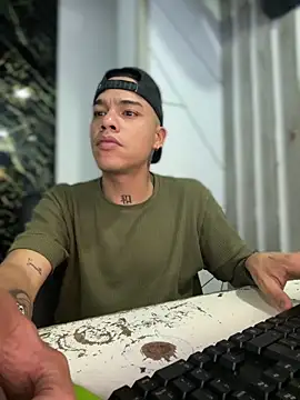 Snapshot of Osiiriis chatting on March 5, 2025, 8:21 am Osiiriis online show from March 5, 2025, 8:21 am