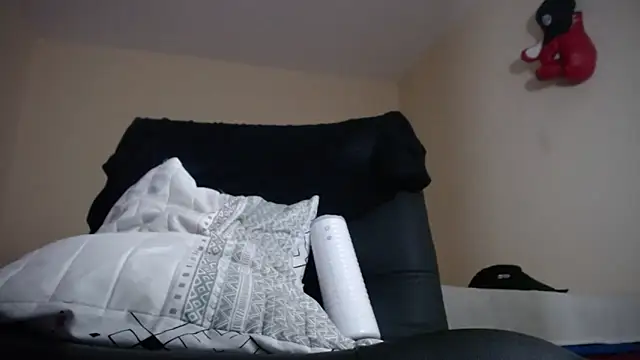 Snapshot of Osiiriis chatting on February 22, 2025, 12:16 am Osiiriis online show from February 22, 2025, 12:16 am