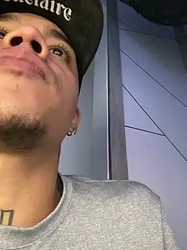 Snapshot of Osiiriis chatting on February 24, 2025, 10:59 am Osiiriis online show from February 24, 2025, 10:59 am