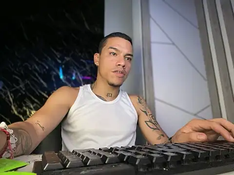 Snapshot of Osiiriis chatting on February 27, 2025, 4:57 am Osiiriis online show from February 27, 2025, 4:57 am