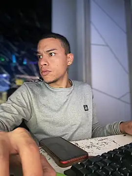 Snapshot of Osiiriis chatting on February 24, 2025, 3:44 am Osiiriis online show from February 24, 2025, 3:44 am