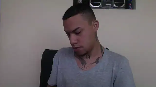 Snapshot of Osiiriis chatting on February 9, 2025, 8:24 pm Osiiriis online show from February 9, 2025, 8:24 pm