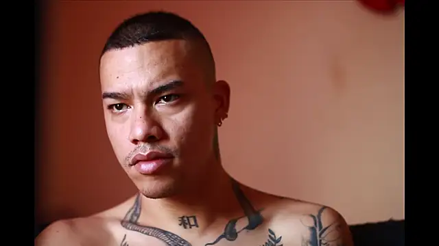 Snapshot of Osiiriis chatting on March 8, 2025, 6:37 pm Osiiriis online show from March 8, 2025, 6:37 pm