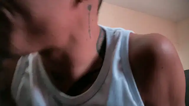 Snapshot of Osiiriis chatting on February 16, 2025, 10:11 pm Osiiriis online show from February 16, 2025, 10:11 pm