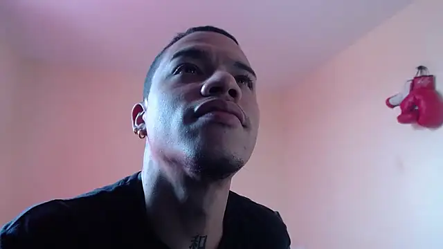 Snapshot of Osiiriis chatting on February 19, 2025, 7:48 pm Osiiriis online show from February 19, 2025, 7:48 pm