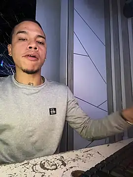 Snapshot of Osiiriis chatting on February 14, 2025, 10:04 pm Osiiriis online show from February 14, 2025, 10:04 pm