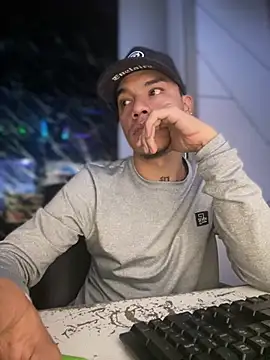 Snapshot of Osiiriis chatting on February 24, 2025, 12:30 am Osiiriis online show from February 24, 2025, 12:30 am