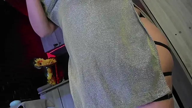 LaureenHills online show from April 11, 2026, 1:57 am