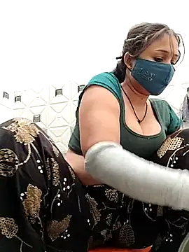 Snapshot of Archna-ji chatting on February 28, 2025, 10:41 am Archna-ji online show from February 28, 2025, 10:41 am