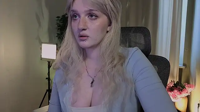 ELLIEJAY online show from July 26, 2026, 5:36 am