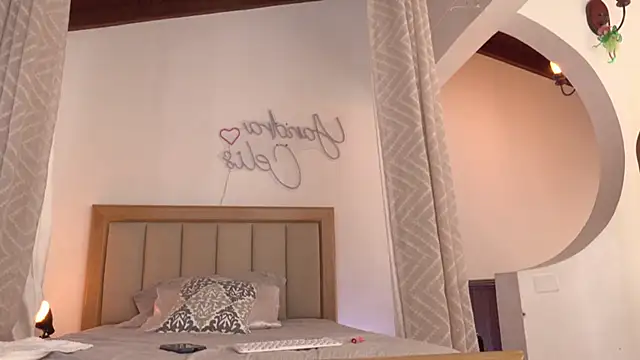 Snapshot of yandracelisofficial chatting on May 13, 2026, 7:10 pm yandracelisofficial online show from May 13, 2026, 7:10 pm