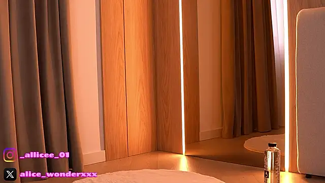 VanessaSimon online show from March 15, 2026, 6:20 am