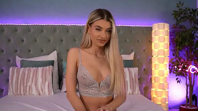 HaileyMadow online show from November 18, 2025, 7:55 am