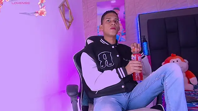 dilan alfonzo online show from March 3, 2026, 3:24 am