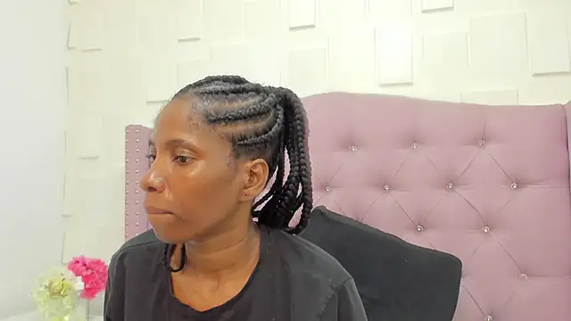 Snapshot of MonicaSchwartz chatting on March 11, 2025, 5:35 pm MonicaSchwartz online show from March 11, 2025, 5:35 pm