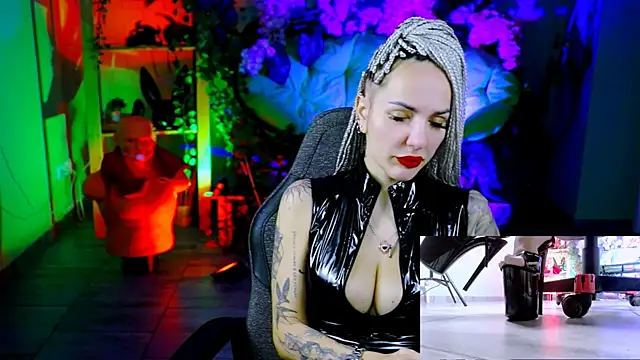 MonicaMaxwel online show from January 15, 2026, 11:02 am