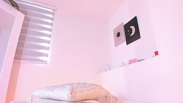 nicolette bale online show from November 24, 2025, 1:44 pm