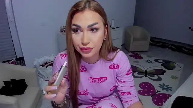 Snapshot of GlossyDiamondX chatting on February 16, 2025, 5:04 am GlossyDiamondX online show from February 16, 2025, 5:04 am