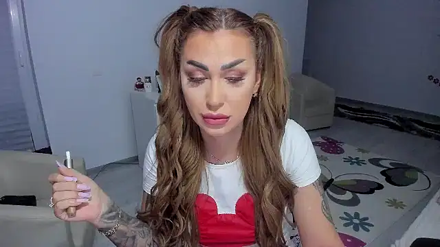 Snapshot of GlossyDiamondX chatting on February 14, 2025, 5:09 am GlossyDiamondX online show from February 14, 2025, 5:09 am