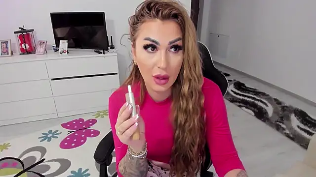 Snapshot of GlossyDiamondX chatting on March 19, 2025, 12:45 pm GlossyDiamondX online show from March 19, 2025, 12:45 pm