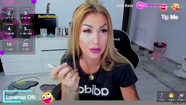Snapshot of GlossyDiamondX chatting on September 10, 2025, 4:44 am GlossyDiamondX online show from September 10, 2025, 4:44 am