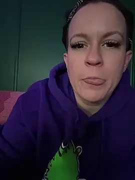 Snapshot of quinnmariexo chatting on April 21, 2026, 2:36 am quinnmariexo online show from April 21, 2026, 2:36 am