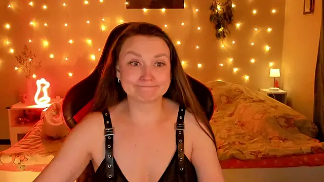 desperatehousewife   online show from July 24, 2026, 7:10 pm