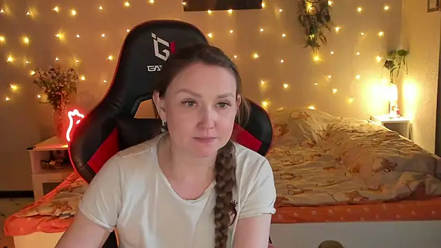 desperatehousewife   online show from July 5, 2026, 5:42 pm