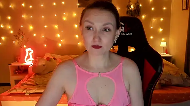 desperatehousewife   online show from July 23, 2026, 7:10 pm
