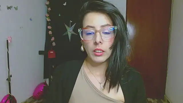 Snapshot of ella_peck chatting on February 1, 2026, 11:03 pm ella peck online show from February 1, 2026, 11:03 pm