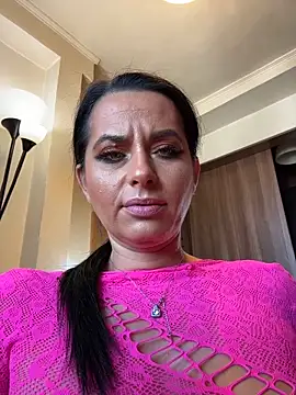 Hotmomcheckk  online show from December 18, 2025, 10:52 am