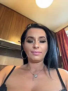 Hotmomcheckk  online show from February 5, 2026, 8:10 am