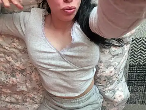 czruz online show from April 18, 2026, 2:19 pm