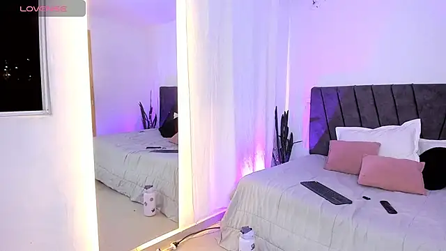 Stanlor1226 online show from April 21, 2026, 12:01 am