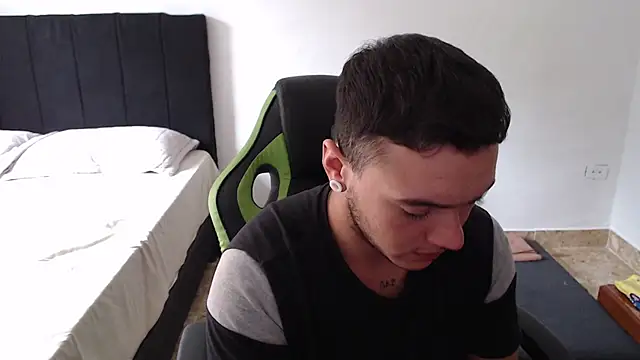 male pussy online show from February 15, 2026, 7:35 pm