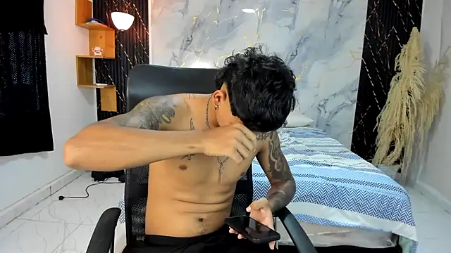 Snapshot of slim_master12 chatting on April 25, 2026, 7:00 pm slim master12 online show from April 25, 2026, 7:00 pm