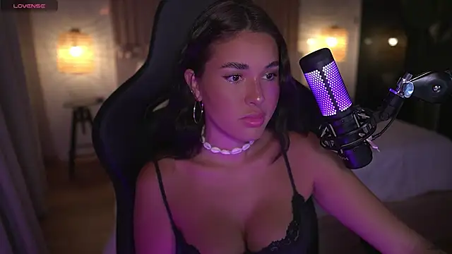 Snapshot of Lizhush_ chatting on January 8, 2025, 5:37 pm Lizhush  online show from January 8, 2025, 5:37 pm