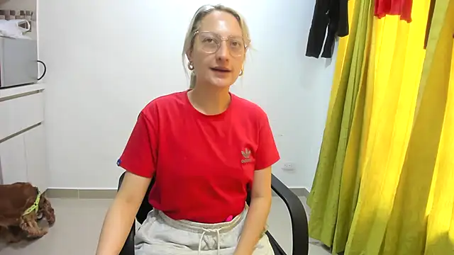 Snapshot of Adele_johnsonn1 chatting on March 5, 2025, 2:34 pm Adele johnsonn1 online show from March 5, 2025, 2:34 pm