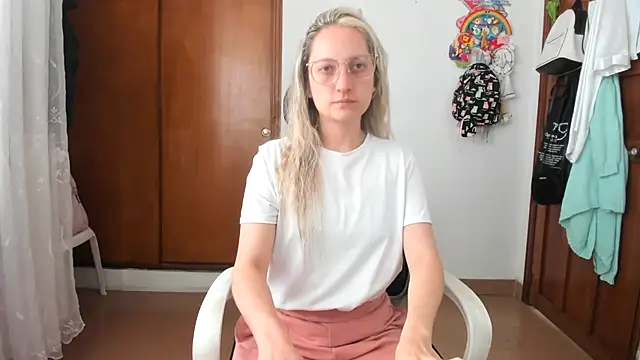 Snapshot of Adele_johnsonn1 chatting on November 10, 2025, 3:17 pm Adele johnsonn1 online show from November 10, 2025, 3:17 pm