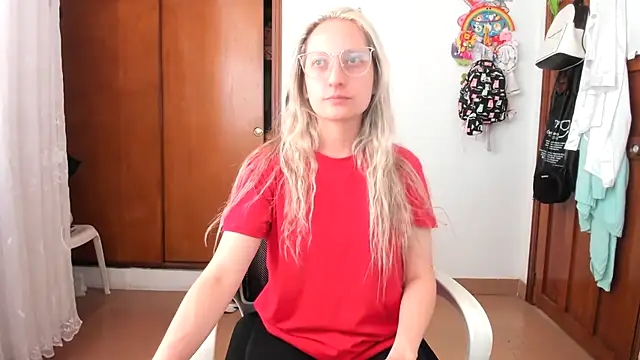 Snapshot of Adele_johnsonn1 chatting on November 4, 2025, 4:44 pm Adele johnsonn1 online show from November 4, 2025, 4:44 pm