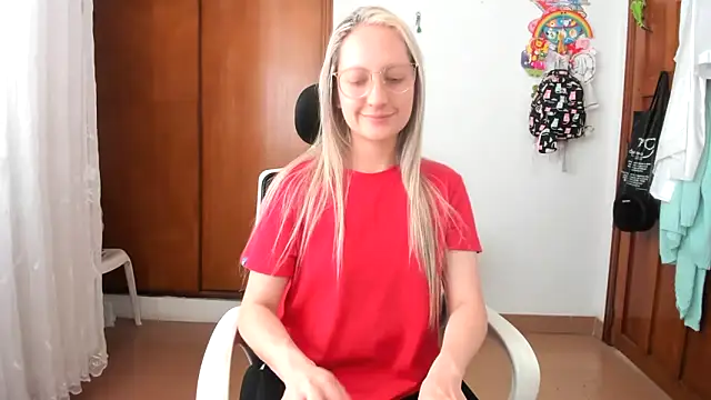 Snapshot of Adele_johnsonn1 chatting on November 3, 2025, 3:37 pm Adele johnsonn1 online show from November 3, 2025, 3:37 pm