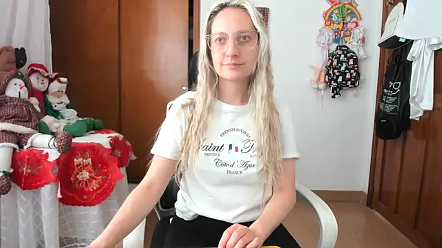 Snapshot of Adele_johnsonn1 chatting on December 3, 2025, 3:55 pm Adele johnsonn1 online show from December 3, 2025, 3:55 pm