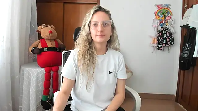 Snapshot of Adele_johnsonn1 chatting on January 7, 2026, 4:01 pm Adele johnsonn1 online show from January 7, 2026, 4:01 pm