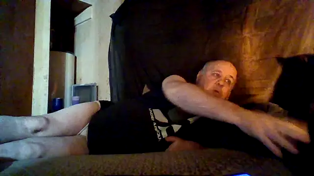 Nightshade7712 online show from November 17, 2025, 6:23 pm