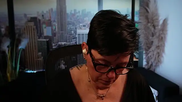 ninarandmann online show from October 30, 2025, 8:39 pm